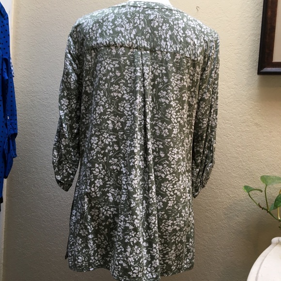 Gorgeous green top - Picture 5 of 6